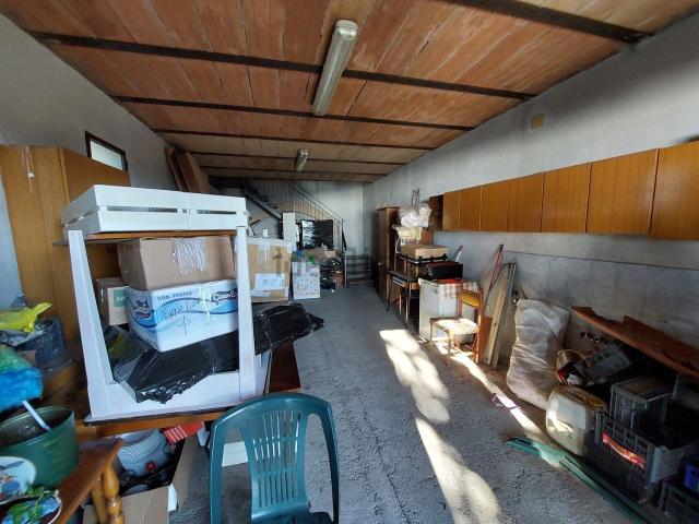 Locale Commerciale in vendita a Pistoia, La Cugna