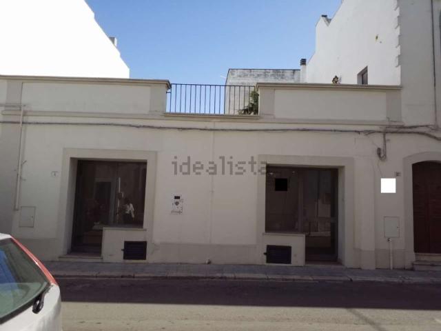 Locale Commerciale in vendita a Puglia, Taranto