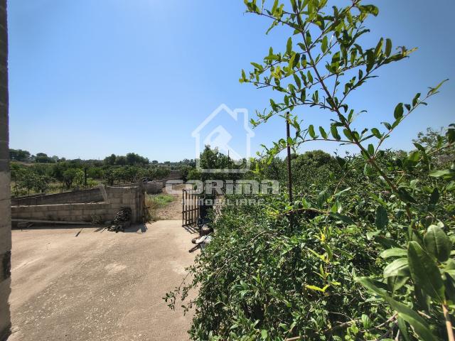 Locale Commerciale in vendita a Puglia, Lecce