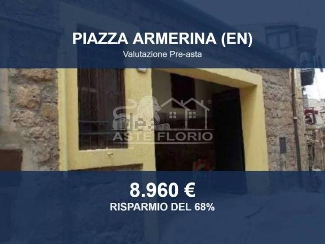 Locale Commerciale in vendita a Casalotto, Piazza
