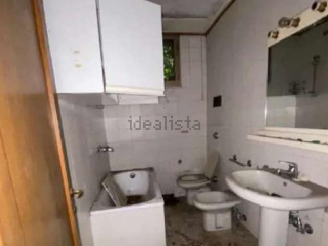 Locale Commerciale in vendita a Nove, Veneto