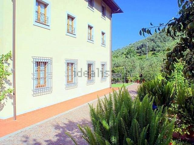 Locale Commerciale in vendita a Massarosa, Toscana
