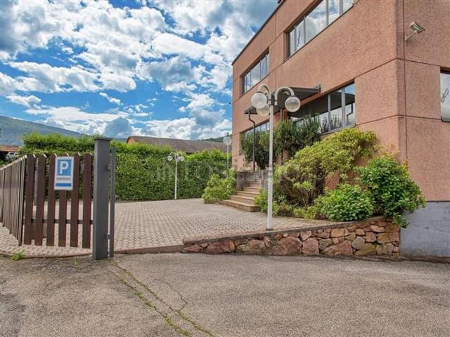 Locale Commerciale in vendita a Comunità Montana del Piambello, Cunardo