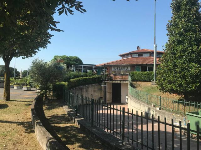 Locale Commerciale in vendita a Desenzano Del Garda, Lombardia