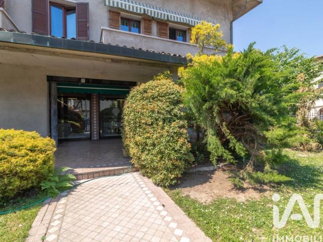 Locale Commerciale in vendita a Ronco All'adige, Veneto