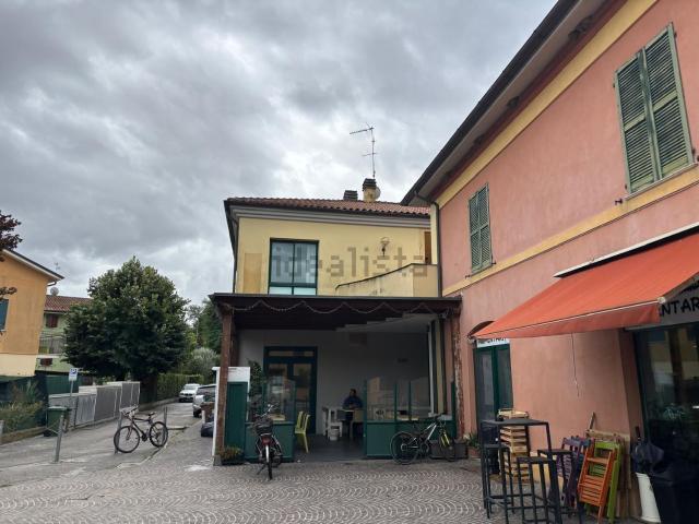 Locale Commerciale in vendita a Marche, Pesaro E Urbino