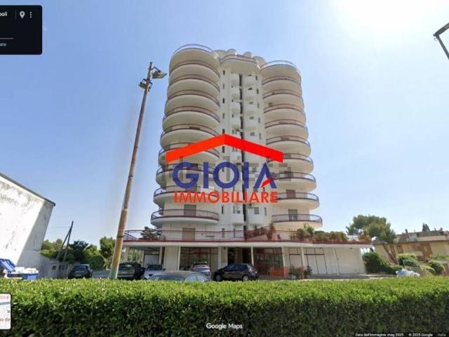 Locale Commerciale in vendita a Gianola, Formia