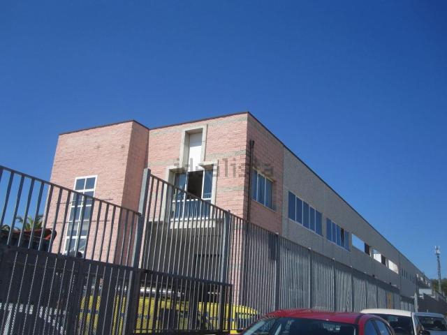 Locale Commerciale in vendita a Villa Raspa, Spoltore