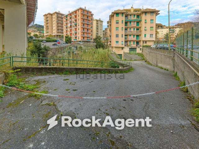 Locale Commerciale in vendita a Ponente, Serra Riccò