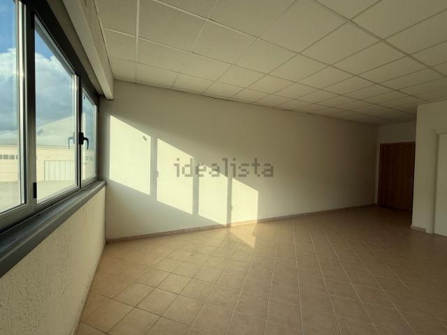 Locale Commerciale in vendita a Venturina Terme, Campiglia Marittima