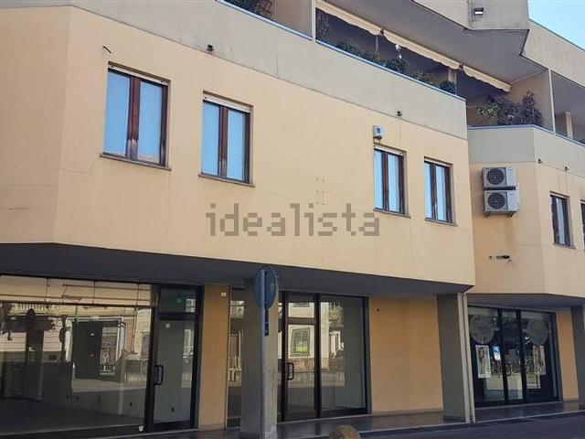 Locale Commerciale in vendita a Polle, Piemonte