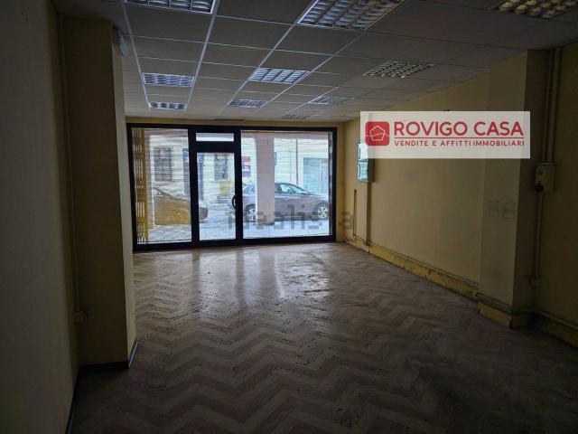 Locale Commerciale in vendita a Tassina, Rovigo
