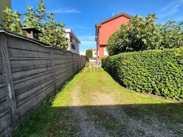 Locale Commerciale in vendita a Villaggio Cavour, Settimo Milanese