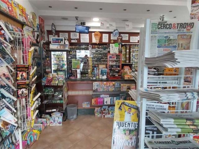 Locale Commerciale in vendita a Sant'Erminio, Cenerente