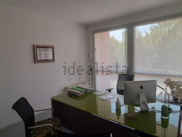 Locale Commerciale in vendita a Cavazzoli, Re