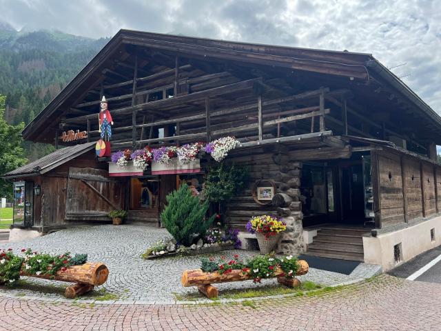 Locale Commerciale in vendita a Comun General de Fascia, Canazei Di Fassa