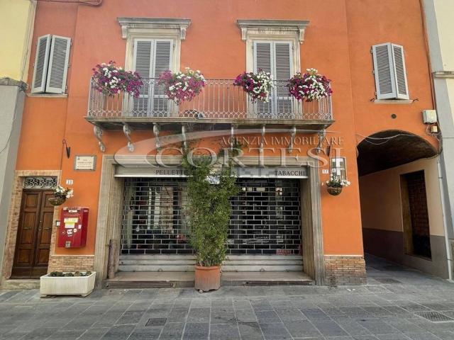 Locale Commerciale in vendita a Umbertide, Perugia