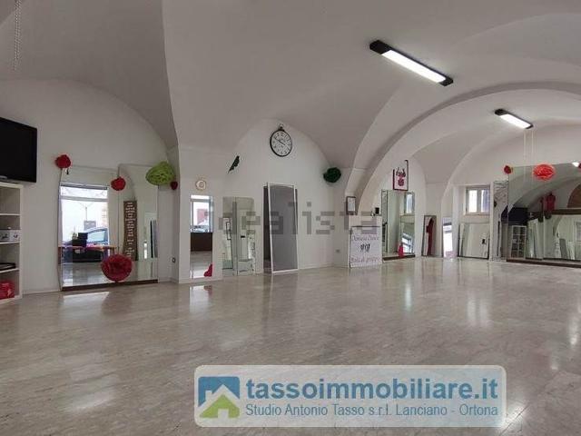 Locale Commerciale in vendita a Ortona, Abruzzo