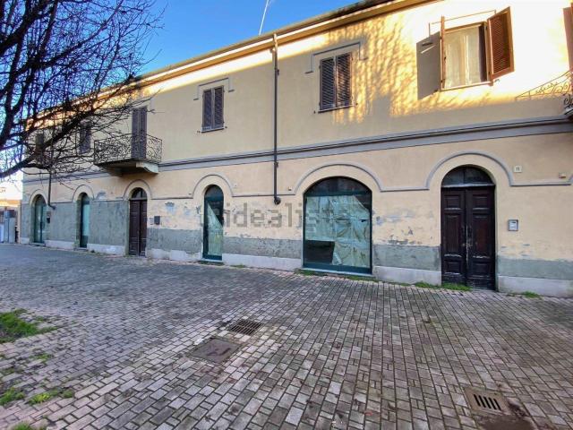 Locale Commerciale in vendita a Piemonte, Vercelli