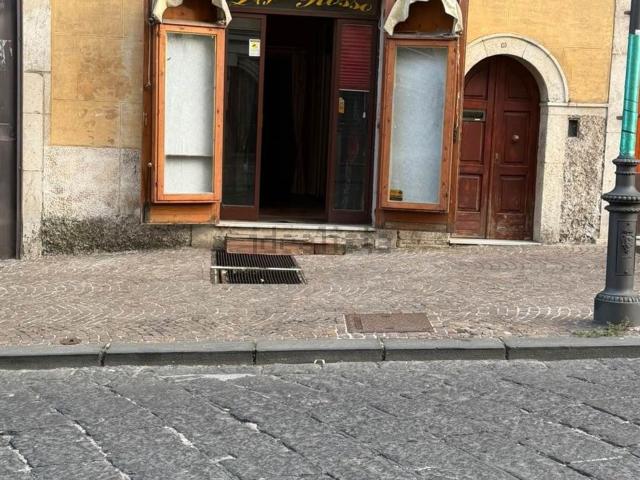 Locale Commerciale in vendita a Avellino