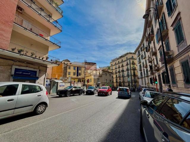 Locale Commerciale in vendita a Municipalità 1, Campania
