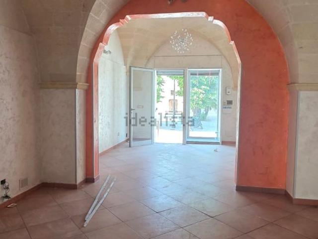 Locale Commerciale in vendita a Fragagnano, Taranto