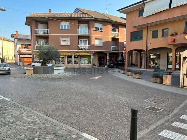 Locale Commerciale in vendita a Pontoglio, Lombardia