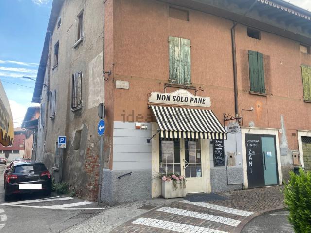Locale Commerciale in vendita a Coccaglio, Lombardia