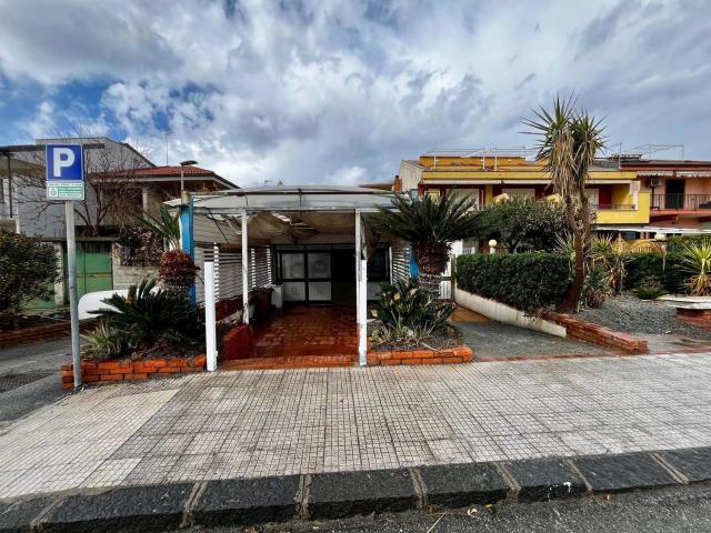 Locale Commerciale in vendita a Roccalumera, Sicilia
