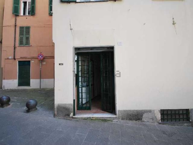 Locale Commerciale in vendita a Centro Est, Serra Riccò