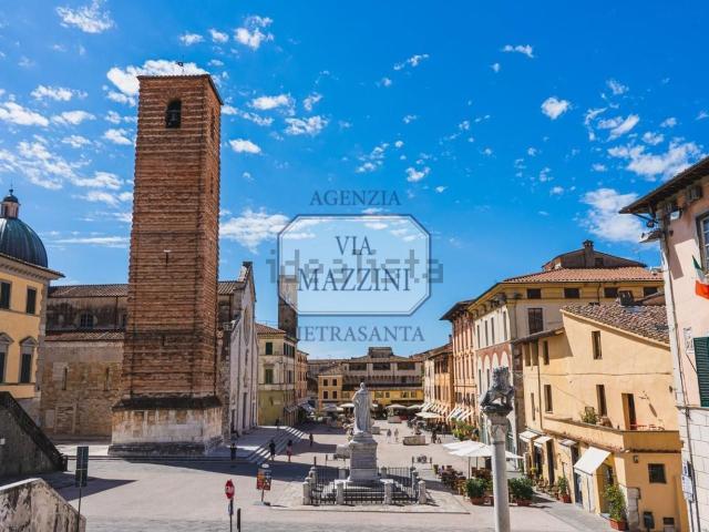Locale Commerciale in vendita a Tonfano, Toscana
