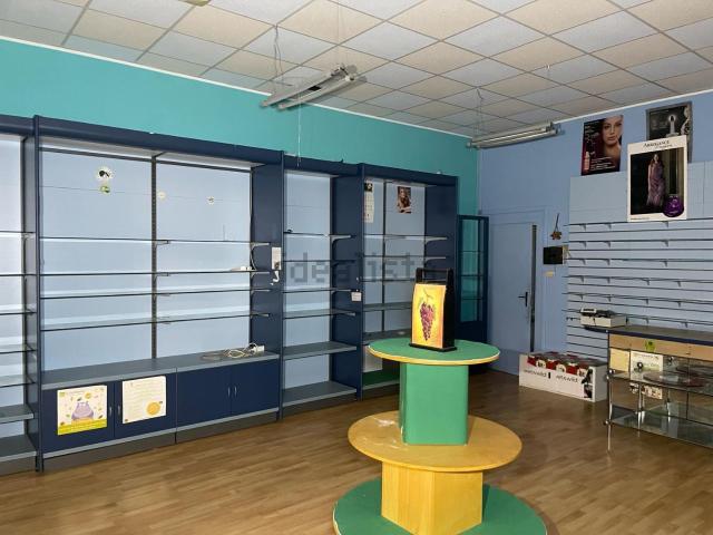 Locale Commerciale in vendita a Tavernelle, Panicale