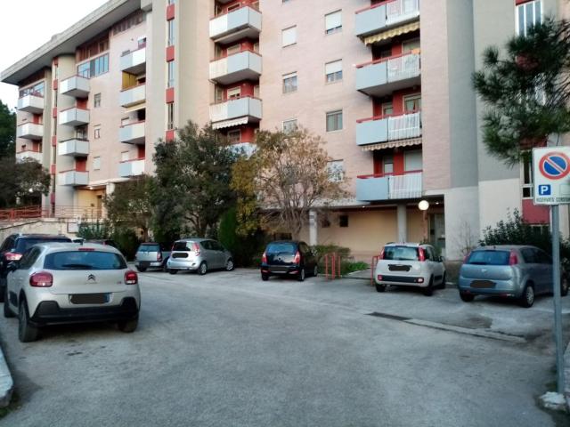 Locale Commerciale in vendita a San Giovanni, Campobasso