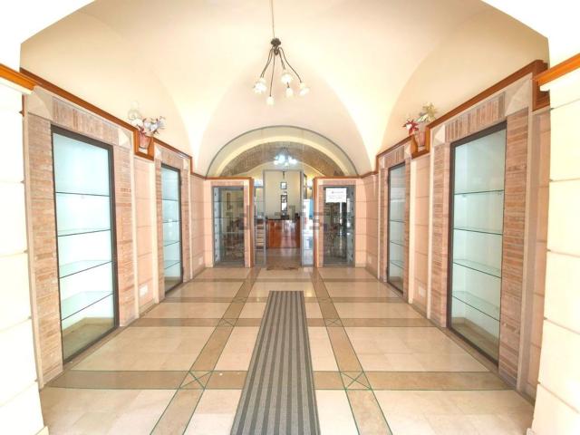 Locale Commerciale in vendita a Puglia, Foggia