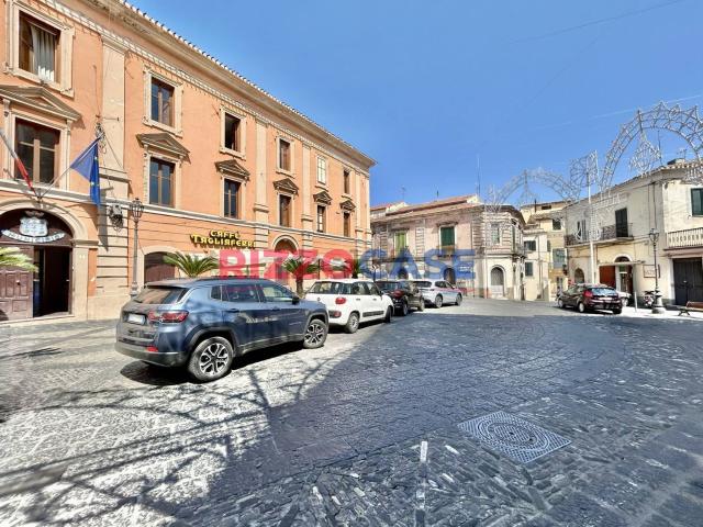 Locale Commerciale in vendita a Corigliano-Rossano, Calabria