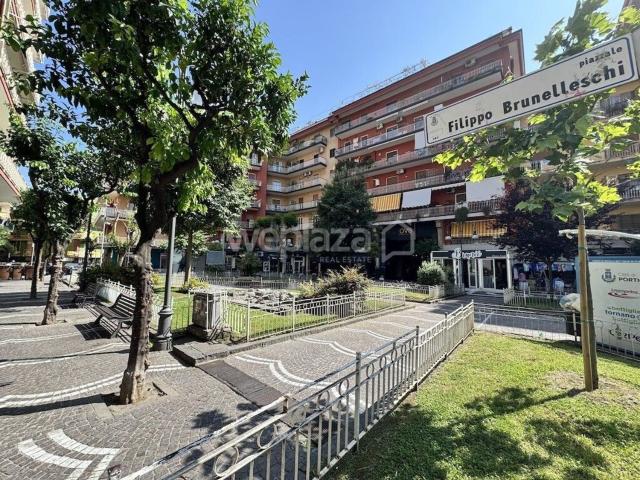 Locale Commerciale in vendita a Portici, Campania