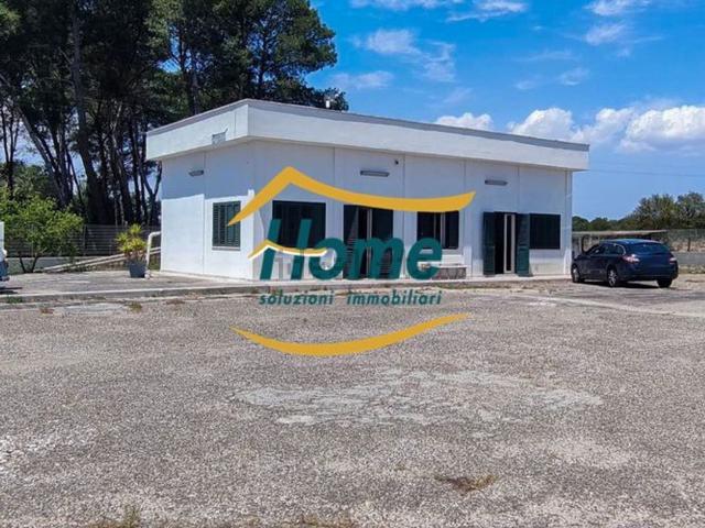 Locale Commerciale in vendita a Puglia, Taranto
