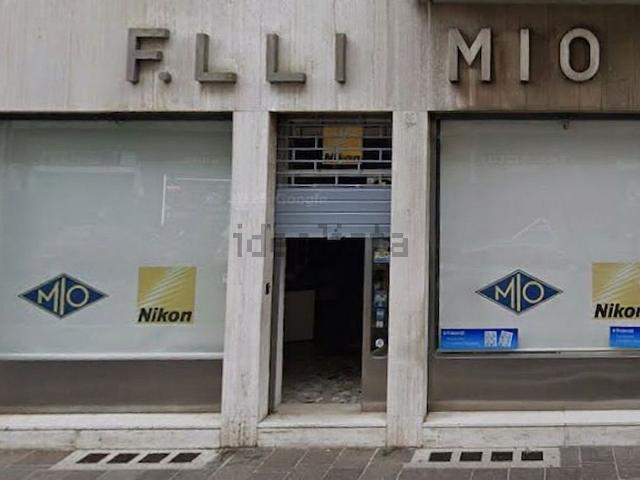 Locale Commerciale in vendita a Borgo Aquileia, Reana Del Roiale