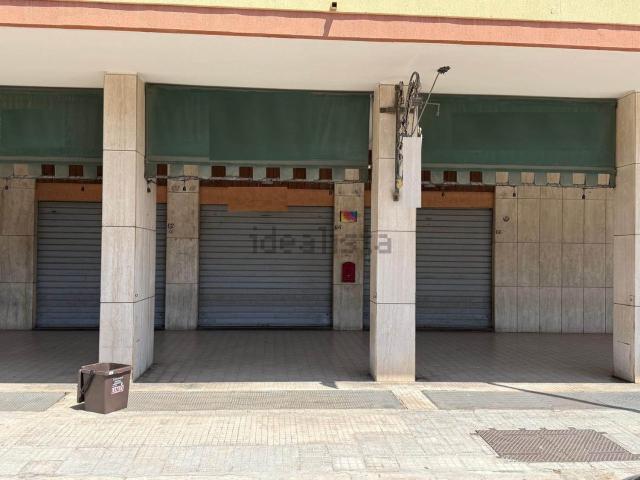Locale Commerciale in vendita a Puglia, Lecce