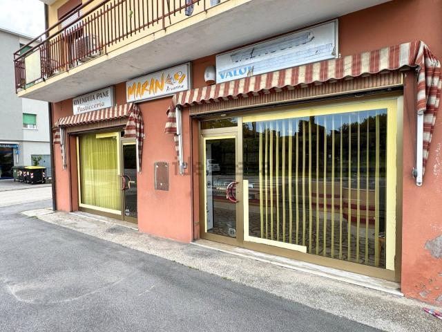 Locale Commerciale in vendita a Caselle, Selvazzano Dentro