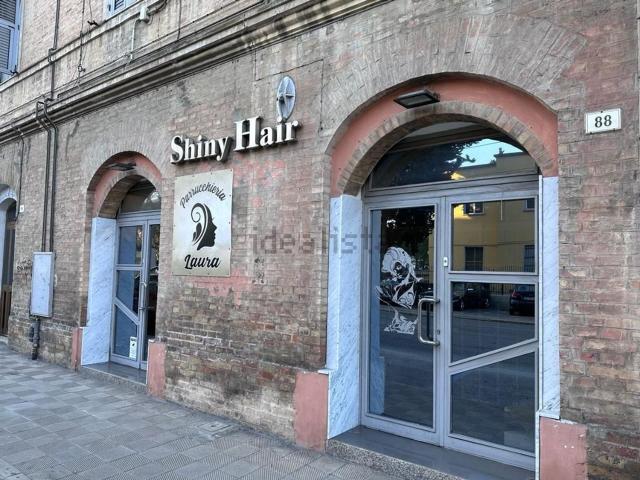 Locale Commerciale in vendita a Piano San Lazzaro, Marche