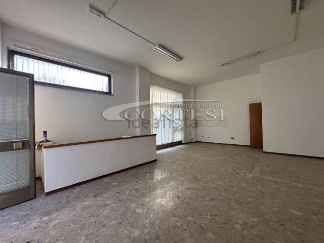 Locale Commerciale in vendita a Riosecco, San Leo Bastia