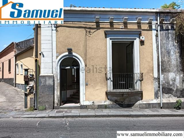 Locale Commerciale in vendita a Santa Maria la Strada, Giarre