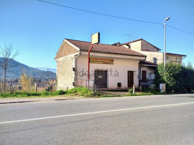 Locale Commerciale in vendita a Arce, Lazio