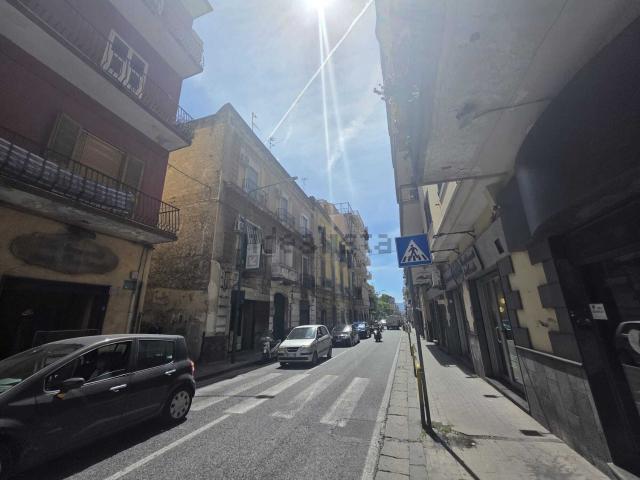 Locale Commerciale in vendita a Sant'Antonio, Torre Del Greco