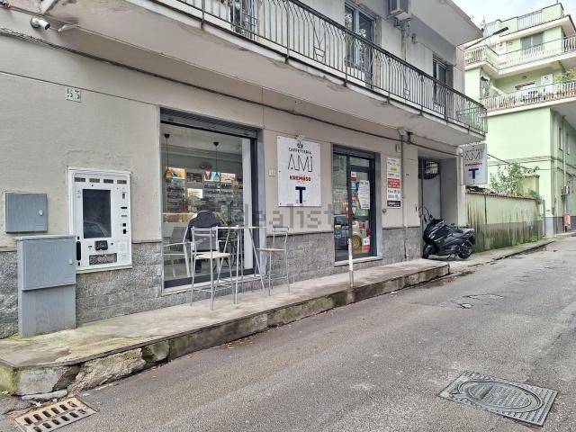 Locale Commerciale in vendita a Croce Malloni, Nocera Superiore