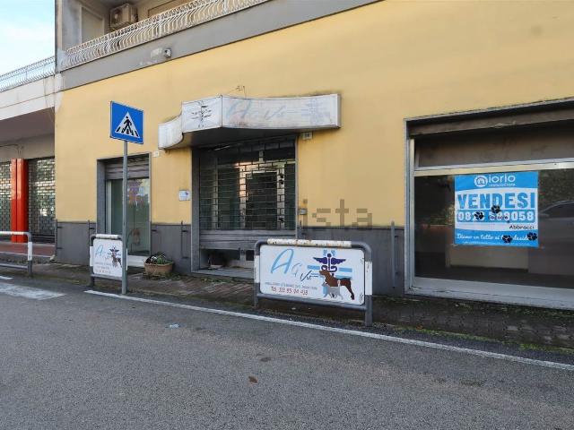 Locale Commerciale in vendita a Sant'Andrea dei Lagni, Santa Maria Capua