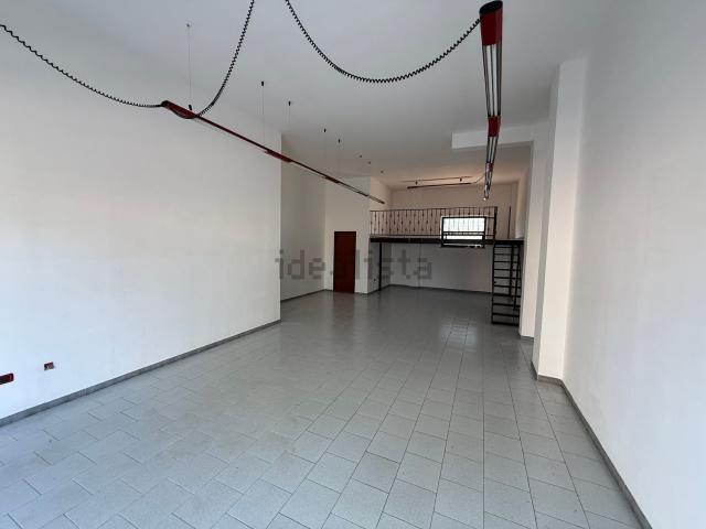 Locale Commerciale in vendita a Puglia, Lecce
