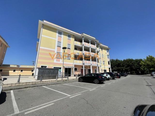 Locale Commerciale in vendita a Romano Di Lombardia, Lombardia