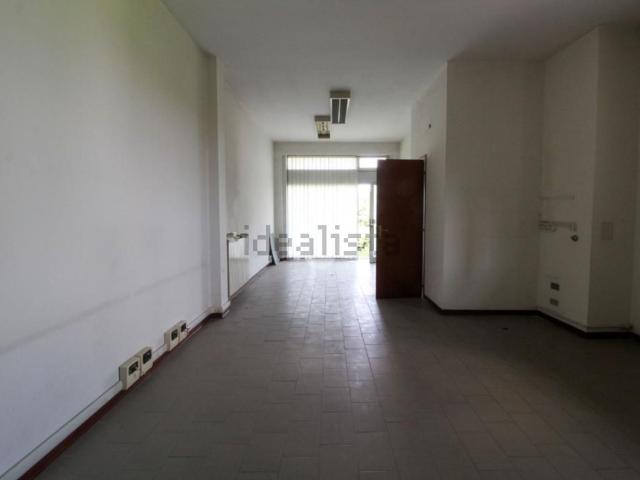 Locale Commerciale in vendita a San Zenone Al Lambro, Lombardia